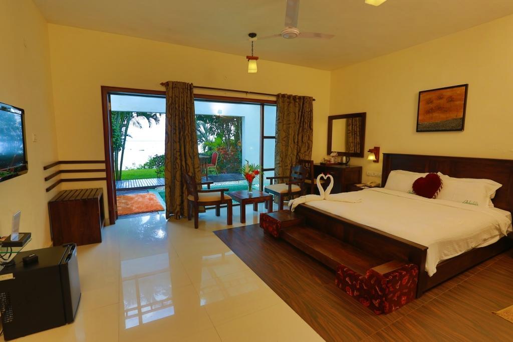 Deshadan Backwater - The Sunrise View सहारा